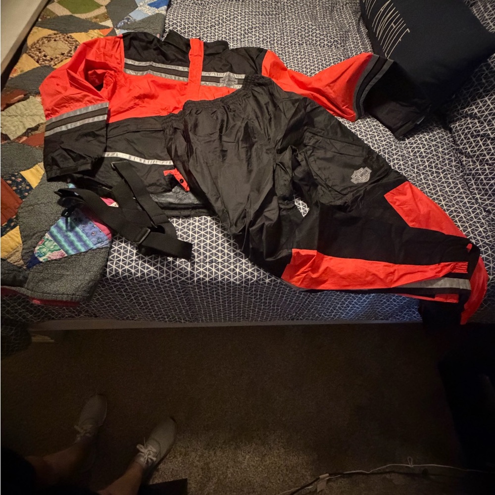 Men’s Harley Davidson Black and Orange 2-Piece Rain Suit…. Medium $125